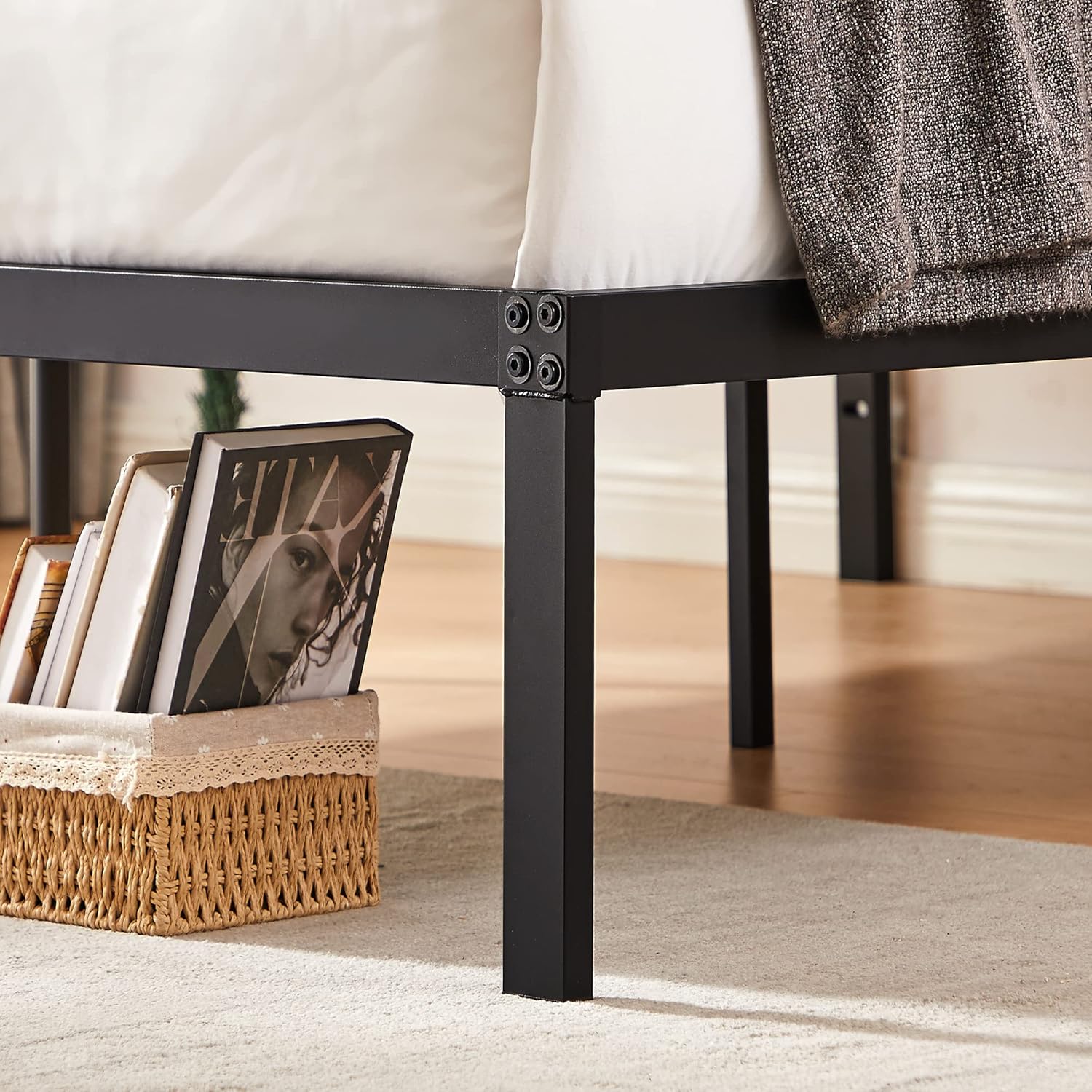 VECELO 14 Inch Queen Metal Platform Bed Frame